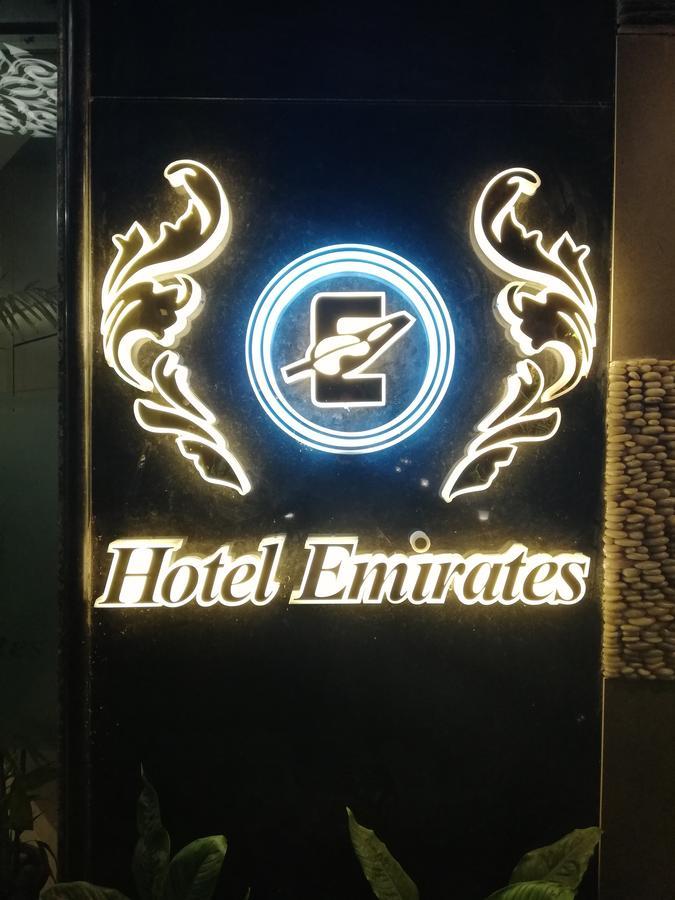 Hotel Emirates Калькутта Экстерьер фото